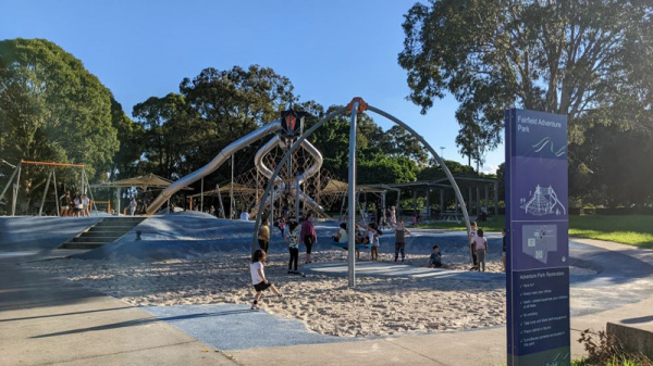 Парк приключений Fairfield: впечатляющая игровая площадка в Западном Сиднее для взрослых и детей всех возрастов
